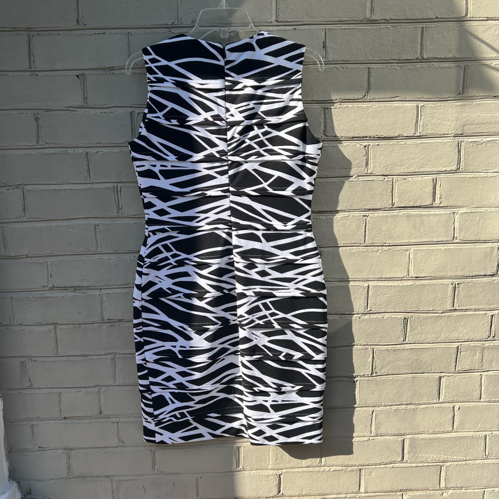 NWOT Calvin Klein Size 8 Black & White Bandage Dress - Picture 3 of 11